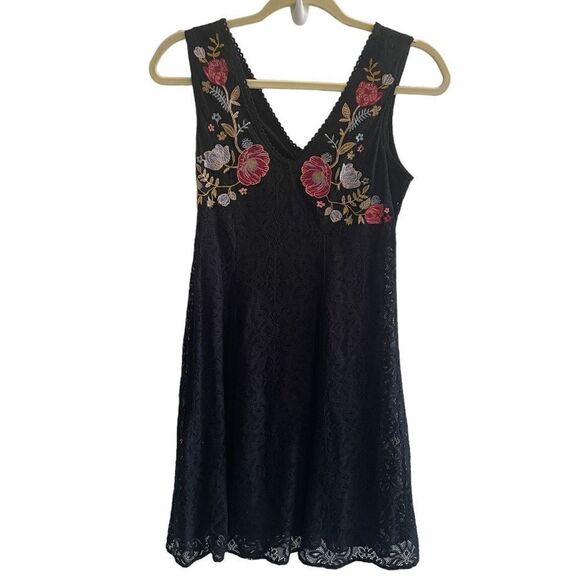 Xhilaration Black Lace Floral Embroidered Short Mini Dress Women’s Size Small - Picture 1 of 4